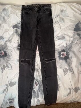 American Eagle Outfitters Black Skinny Jeans with Knee Rips - Women's